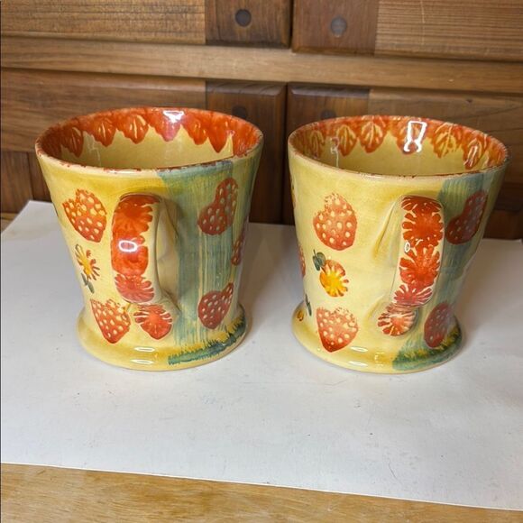 Vintage Italica ARS Handcrafted Strawberry and Floral Pattern Mugs - Set of 2 - Picture 4 of 11